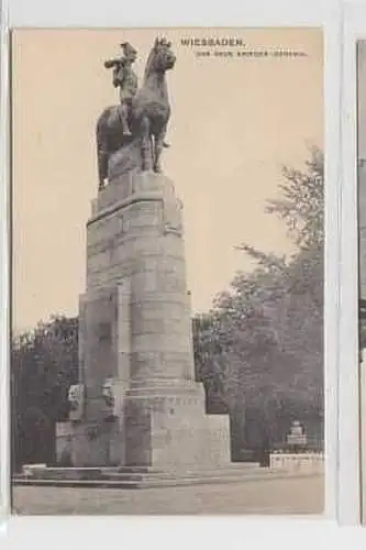 37908 Ak Wiesbaden neues Krieger Denkmal 1910