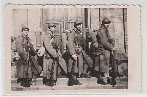 60193 Foto Ak 4 französische Soldaten im 2. Weltkrieg um 1941