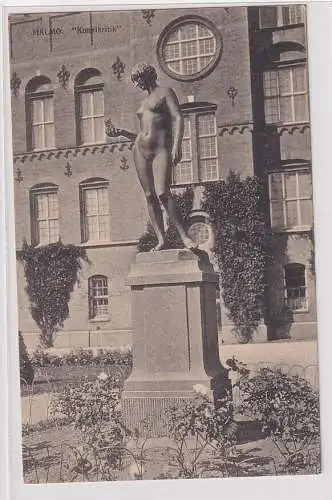 900021 Ak "Konstkritik" vor Staatsbibliothek Malmö Schweden um 1920