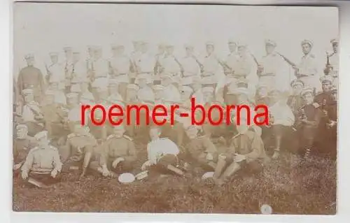 73026 Foto Ak Russland Gruppe Soldaten mit Gewehr im 1. Weltkrieg