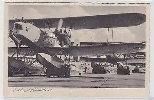 63967 Foto Ak "Eine Staffel fast startbereit" Flugboote um 1940