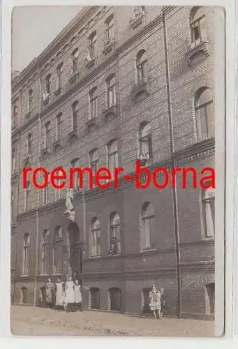 83120 Foto Ak Altenburg ? großes Wohnhaus Mietshaus um 1920