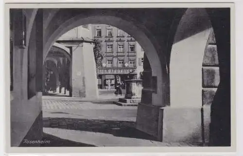 84786 AK Rosenheim - Blick durch einen Bogen auf die Marien-Apotheke 1941