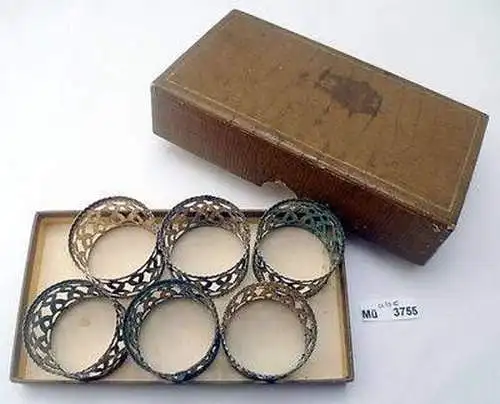 Etui mit 6 schönen versilberten Serviettenringen um 1940