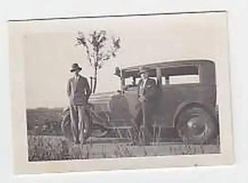 25049 Foto Auto Oldtimer auf der Landstraße um 1930