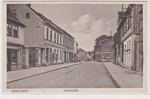 57067 Ak Wanzleben Schulstrasse mit Geschäften 1935