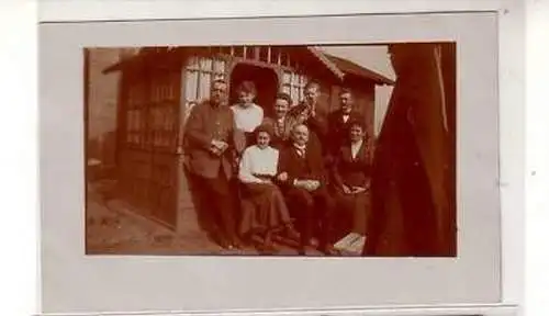 42475 Foto Ak Wittenberg Gruppenbild vor Laube 1919