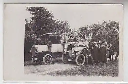 18756 Foto Ak Ausflug mit altem LKW und PKW um 1920