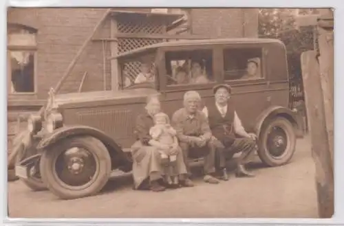 93751 Foto Ak Ford Model A Oldtimer mit Familie des Besitzers um 1920