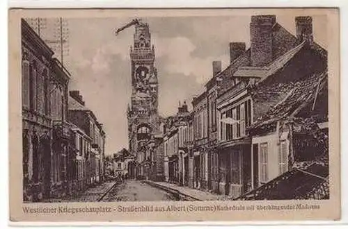 37029 Ak Westlicher Kriegsschauplatz Strassenbild aus Albert (Somme) um 1915