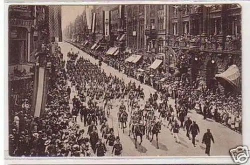 25208 Ak Berlin der Kaiser von Parade kommend um 1910