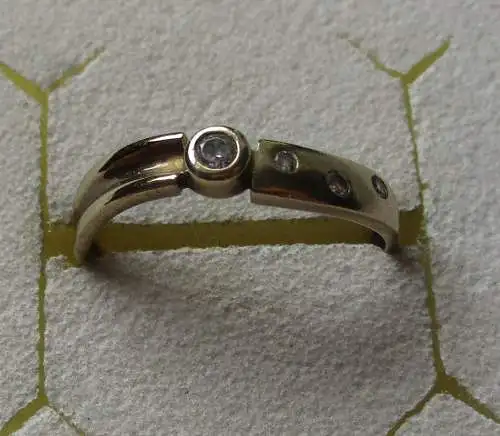 Dekorativer 333er Gold Damen Ring mit 4 kleinen Steinen (126922)