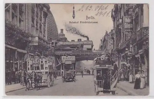 90608 AK Berlin - Bahnhof Friedrichstrasse, Straßenansicht mit Automobilen