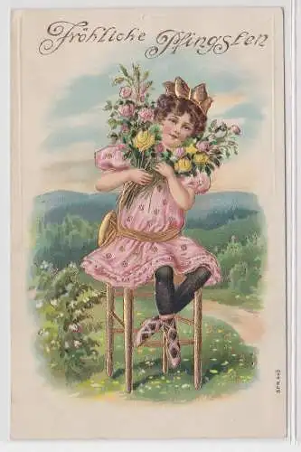 74709 Präge AK Fröhliche Pfingsten! Kind mit Blumensträußen auf Hocker 1909