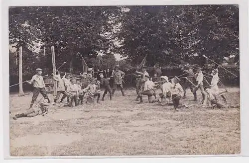 02117 Foto Ak Bad Schmiedeberg Ferienheim Jungen bei Kampfspielen 1912