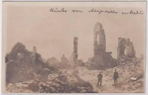 33108 Foto Ak zerstörte Kirche Mogeville bei Verdun 1918