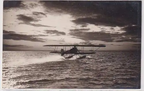 04255 Ak Wasserflugzeug auf der Ostsee Bug auf Rügen 1918