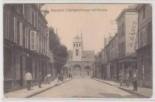 55002 Feldpost Ak Vouziers Leipzigerstrasse mit Kirche 1915