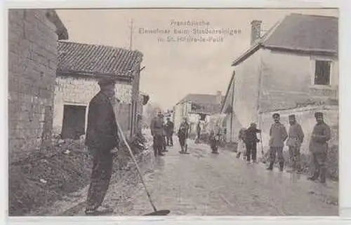 54680 Ak Franzosen beim Strassenreinigen in St. Hilaire le Petit um 1915