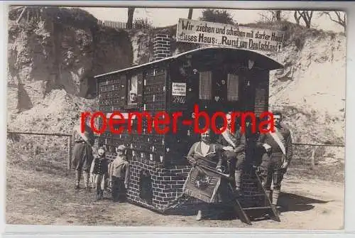 79167 Foto Ak Görlitz Artistenfamilie schiebt Haus durchs Vaterland um 1920