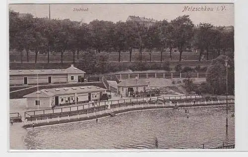 92751 AK Netzschkau im Vogtland - Stadtbad mit Umkleide und Besuchern 1926