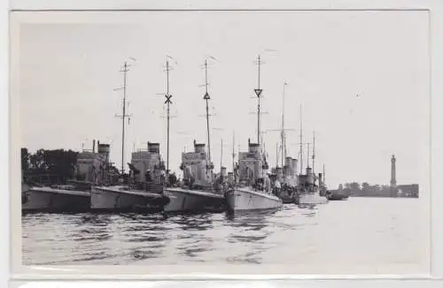 99967 Foto AK Torpedoboote im Hafen von Swinemünde (Świnoujście)