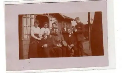 33404 Foto Ak Wittenberg Gruppenbild vor Laube 1919