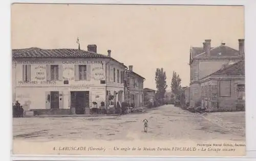 86177 AK Laruscade (Gironde) - Ecke des Hauses Fermín Firchaud Schulgruppe