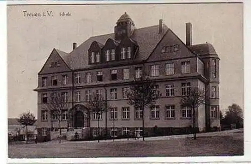 37446 Ak Treuen im Vogtland Schule 1941