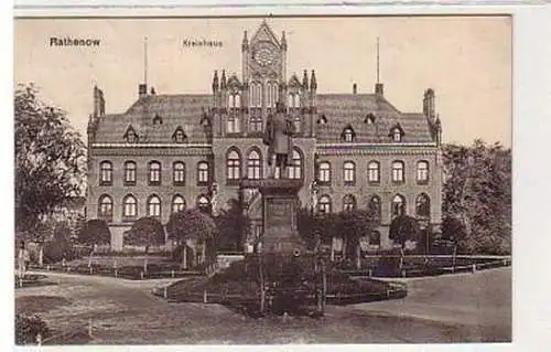 36711 Ak Rathenow kreishaus mit Denkmal 1916