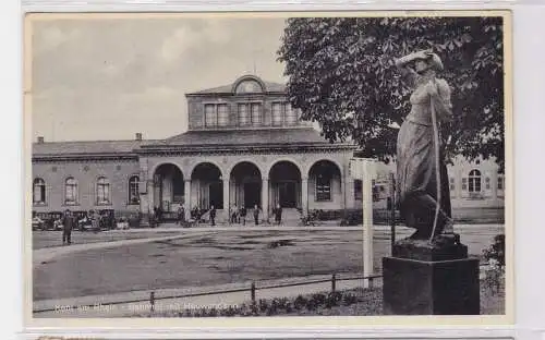 90681 Ak Kehl am Rhein Bahnhof mit Heuwenderin um 1940