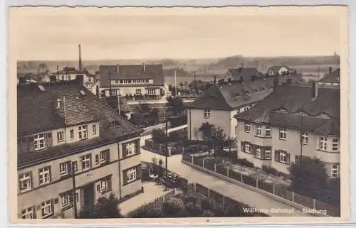 83003 Ak Wülknitz - Sicht auf den Bahnhof - Totalansicht Siedlung, 1943