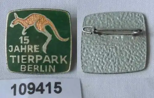 Emailliertes DDR Abzeichen 15 Jahre Tierpark Berlin Känguruh (109415)