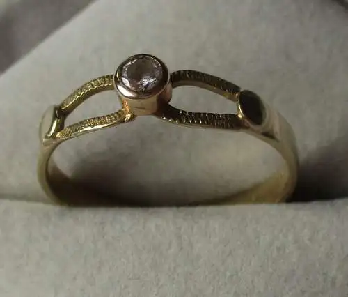 Eleganter 333er Gold Ring mit farblosem Schmuckstein (167418)