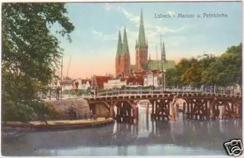 25467 Ak Lübeck Marien- und Petrikirche um 1910