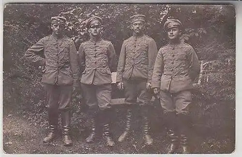 41440 Foto Ak 4 Husaren mit feldgrauer Uniform im 1. Weltkrieg