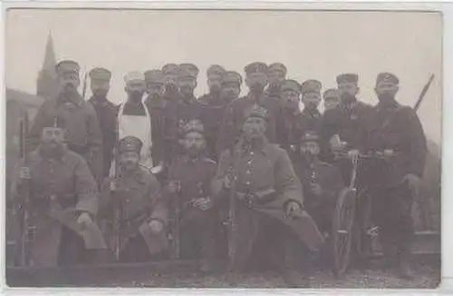 19152 Foto Ak Soldaten rotes Kreuz um 1914