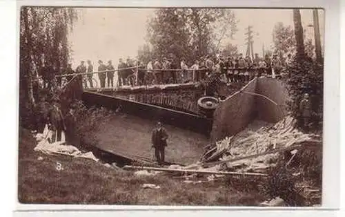 55818 Foto Ak Auto LKW Verkehrsunfall bei Freiberg um 1925