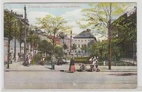 57205 Ak Chemnitz Theaterstrasse mit Siegesdenkmal 1907