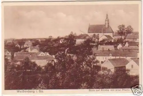 24293 Ak Weißenberg Kirche m. alter Pfarre um 1920