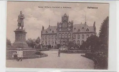 36210 Ak Rathenow Kaiser Wilh. Denkmal/ Kreishaus um1930