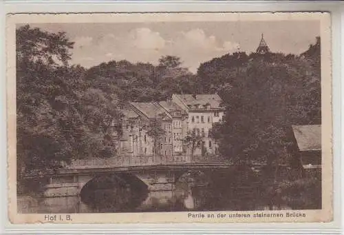 49055 Ak Hof in Bayern Partie an der unteren steinernen Brücke um 1920