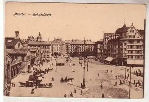 53503 Ak München Bahnhofplatz mit Verkehr um 1930