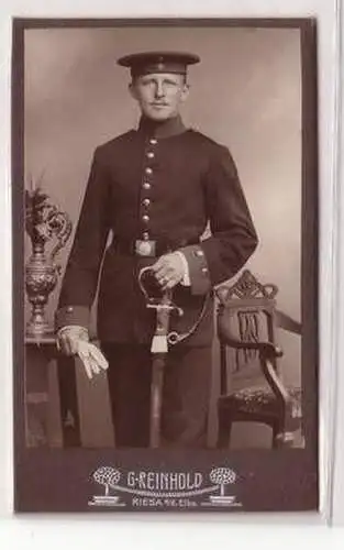 50775 Militär Foto Soldat Riesa Sachsen mit Degen um 1910