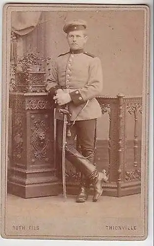 61753 Kabinettfoto Thionville Soldat in Uniform mit Säbel um 1910