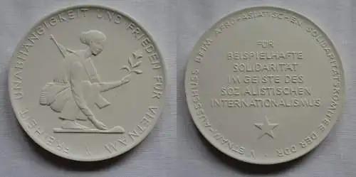 DDR Porzellan Medaille Freiheit, Unabhängigkeit und Frieden für Vietnam (149920)