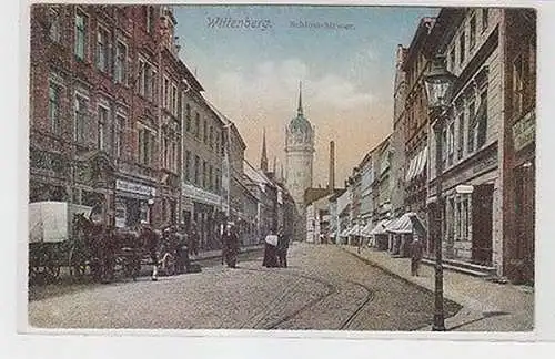 64943 Ak Wittenberg Schloss-Strasse mit Geschäften um 1910