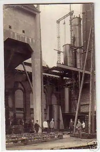 schöne Ak Ansicht einer Fabrik mit Arbeitern um 1915