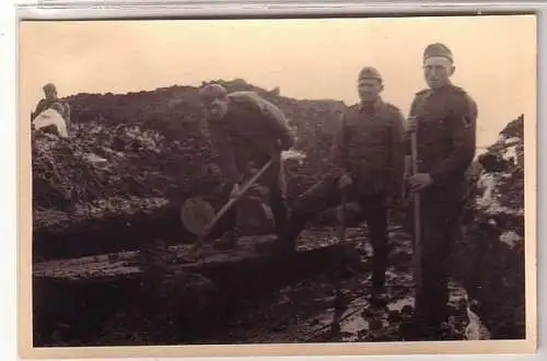 46467 Foto Ak Leski Polen Karpathen Soldaten beim Stellungsbau im 2. Weltkrieg