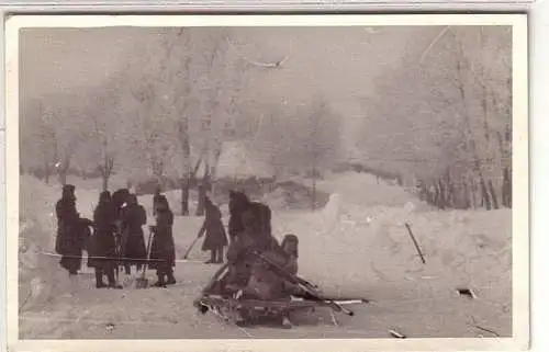 37381 Foto Ak Leski Polen Karpathen Soldaten beim Schneeräumen im 2. Weltkrieg